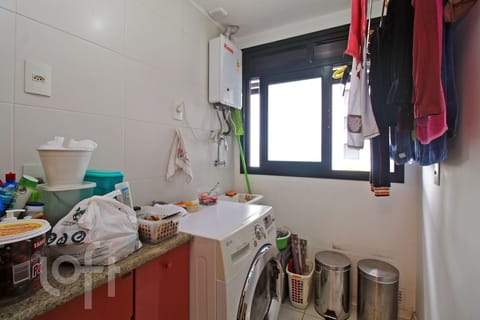 Image 20 - 233013